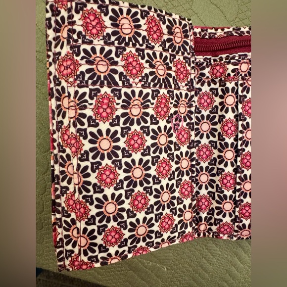 Vera Bradley Riley Compact Wallet Raspberry Medallion Performance Twill NWOT’s - Picture 5 of 11